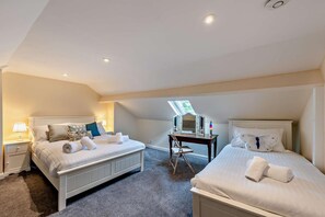 2 bedrooms, travel crib, free WiFi, bed sheets