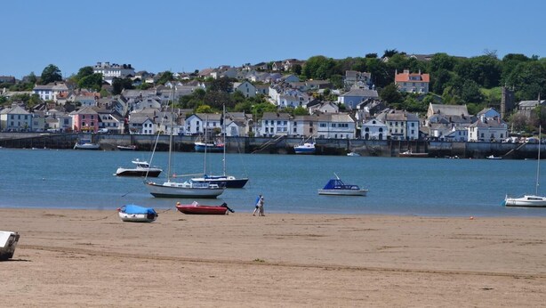 A coastal town with boats docked along the shore and buildings in the background. - 2 Bed in Appledore (oc-s29561) (Appledore)