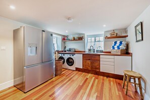 Interior - 6 Bed in Oakford (oc-w29644) (Oakford)