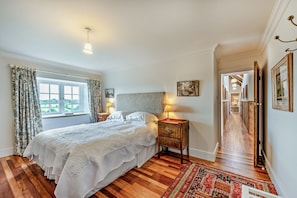 6 bedrooms, travel cot, free WiFi, bed sheets
