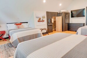 9 bedrooms, iron/ironing board, WiFi, bed sheets