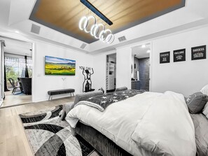 3 室のベッドルーム、アイロン / アイロン台、WiFi (無料)、ベッドシーツ