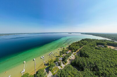 Sandy Bottoms....Higgins Lake 3 bedroom + Detached Bunkhouse