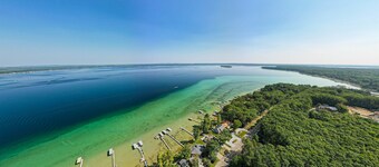 Sandy Bottoms....Higgins Lake 3 bedroom + Detached Bunkhouse