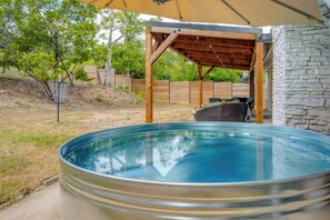 Bañera de hidromasaje al aire libre