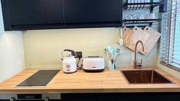 Mikrobølgeovn, ovn og kokeplater