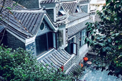 6-bedroom villa in soothing 湘西州 with WiFi, AC