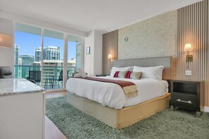 1 bedroom, iron/ironing board, WiFi, bed sheets - SF Ocean & Relaxation - Full Kitchen (Miami)