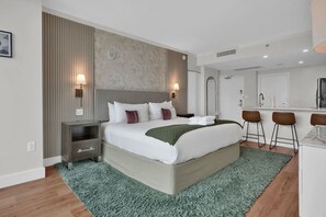 1 dormitorio, tabla de planchar con plancha, wifi y ropa de cama