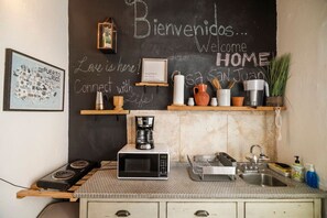 Kühlschrank, Mikrowelle, Herdplatte, Geschirrspüler