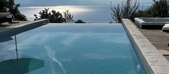 Ferienhaus in Einzigartiger Lage mit Meerblick und Infinitypool