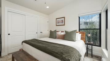 1 bedroom, iron/ironing board, Internet, bed sheets