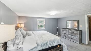 4 bedrooms, iron/ironing board, WiFi, bed sheets