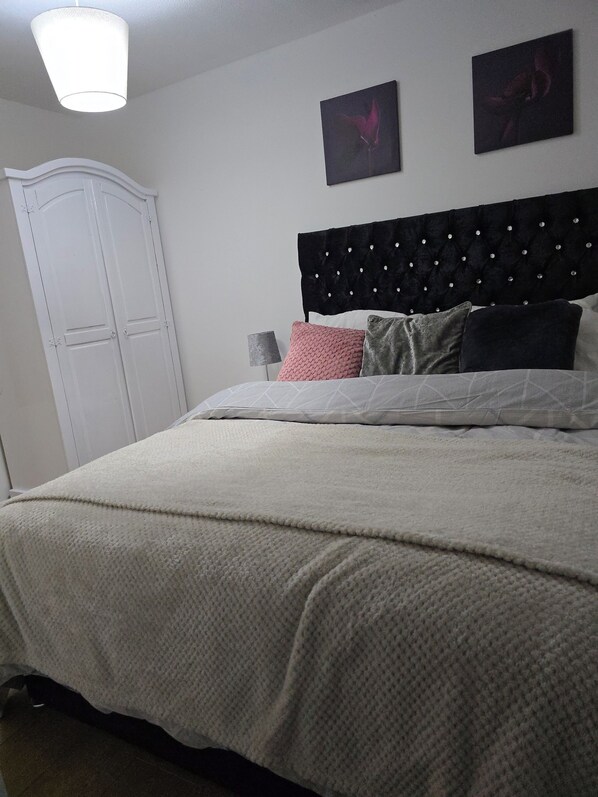 1 quarto, ferros/tábuas de passar roupa, Wi-Fi, roupa de cama