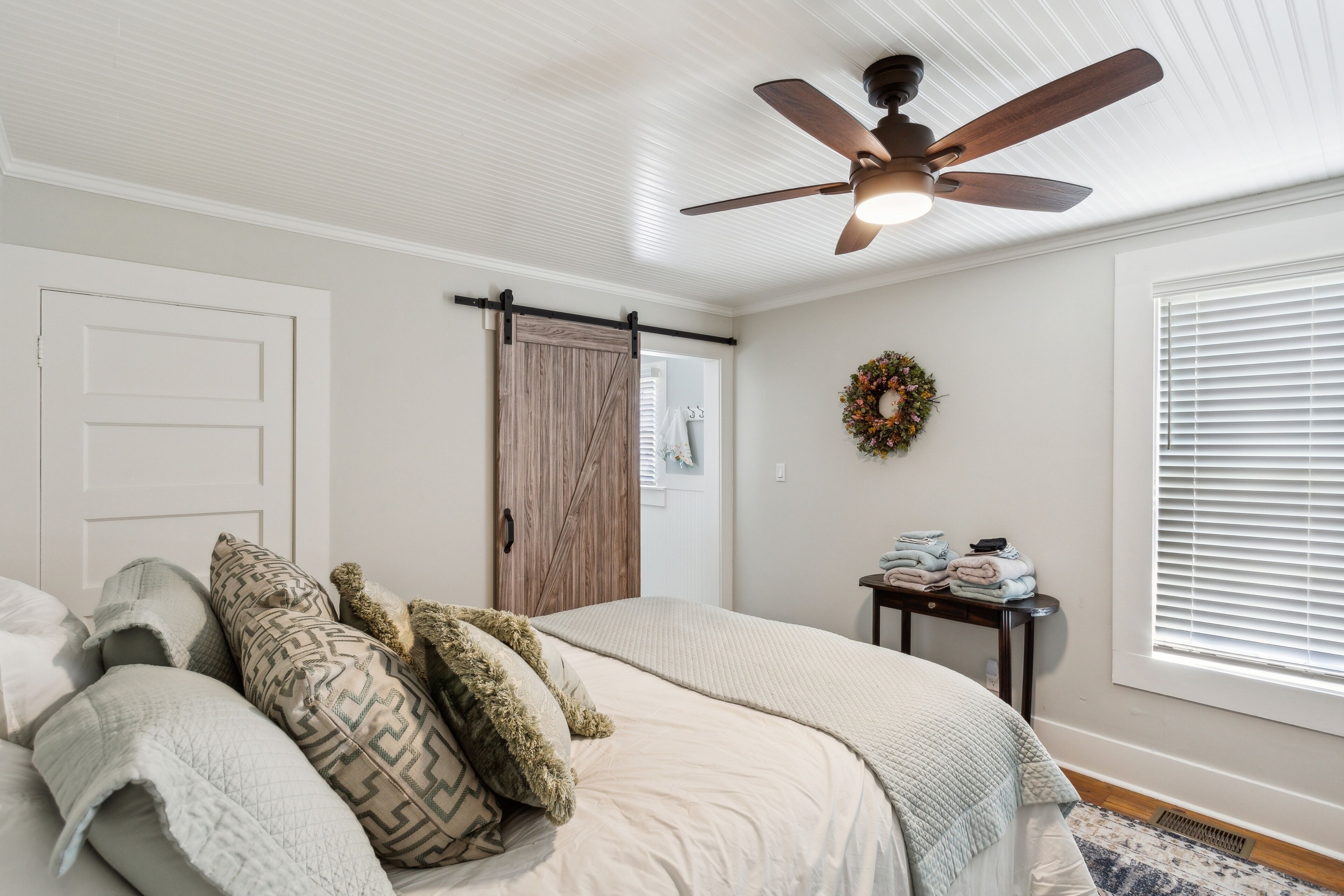 2 bedrooms, travel crib, WiFi, bed sheets