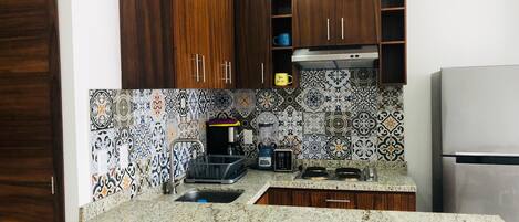 Fridge, stovetop, dishwasher, coffee/tea maker