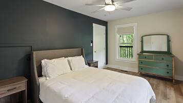 4 bedrooms, desk, iron/ironing board, travel cot