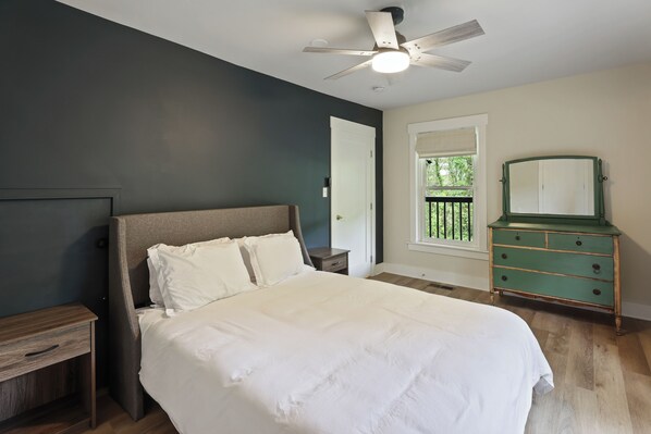 4 bedrooms, desk, iron/ironing board, travel crib