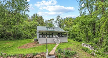 Charming 4-bedroom farmhouse in brilliant Roseland / The Hen House