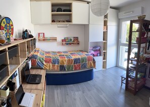 3 chambres, fer et planche à repasser, Wi-Fi, draps fournis