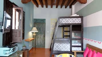 1 habitación, tabla de planchar con plancha, wifi y ropa de cama