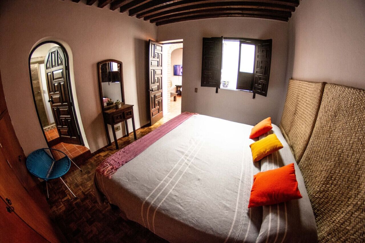 5 chambres, bureau, Wi-Fi gratuit, draps fournis