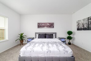 4 chambres, fer et planche à repasser, Wi-Fi, draps fournis