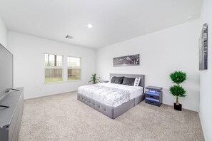 3 slaapkamers, een strijkplank/strijkijzer, wifi, beddengoed