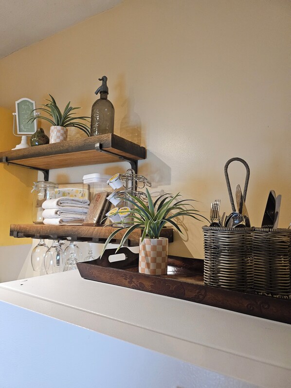 Interior - Five mins to EVERYTHING! Fabulous roomy studio--Louisville Kentucky (Louisville)