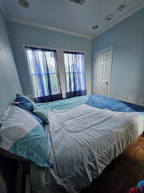 2 bedrooms, iron/ironing board, WiFi, bed sheets - Two-bedroom townhome with AC, WiFi in enchanting New Orleans. (New Orleans)