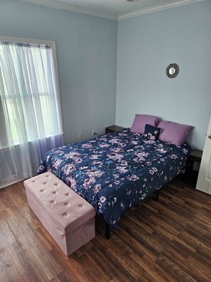 2 bedrooms, iron/ironing board, WiFi, bed sheets