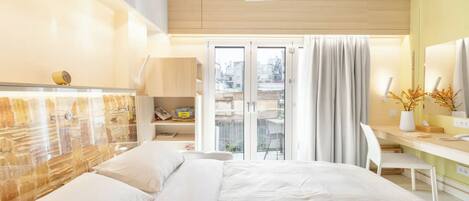 1 bedroom, desk, WiFi, bed sheets