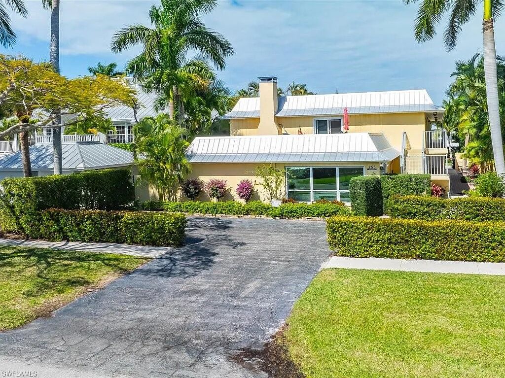 Old Naples Big Deck Energy - Walk to Beach and Restaurants