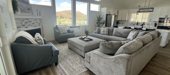 Private Hot Tub and P-ball/B-Ball Court! Ideal Beach Access, and Golf nearby!