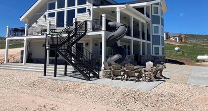 Private Hot Tub and P-ball/B-Ball Court! Ideal Beach Access, and Golf nearby!