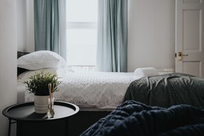 3 bedrooms, iron/ironing board, free WiFi, bed sheets - Modern & Spacious | Pool Table | Free Parking! (Greater Manchester)