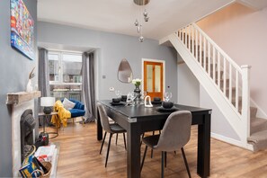 Dining - Modern & Spacious | Pool Table | Free Parking! (Greater Manchester)