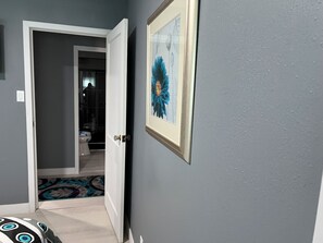 Interior - 3-bedroom house in charming Cedar Falls with WiFi, AC. Enjoy your stay (Cedar Falls)