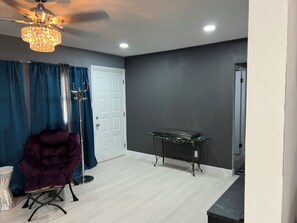 Interior - 3-bedroom house in charming Cedar Falls with WiFi, AC. Enjoy your stay (Cedar Falls)