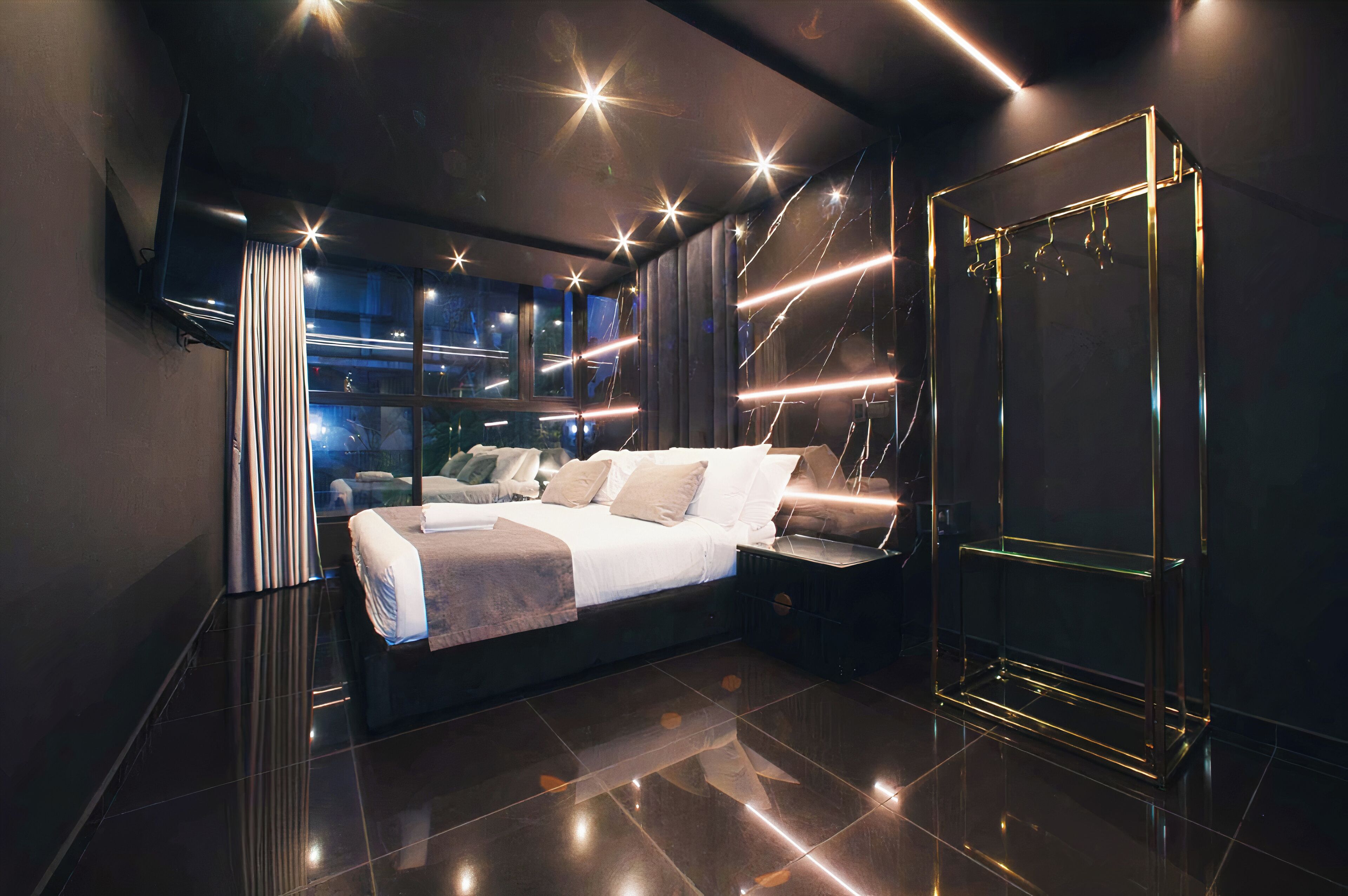 23 quartos, ferros/tábuas de passar roupa, Wi-Fi, roupa de cama