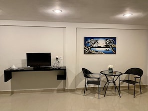 Literie de qualité, coffre-fort, décor unique, ameublement unique