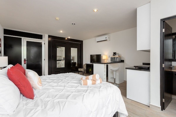 Chambre Standard double | Literie de qualité, coffre-fort, décor unique, ameublement unique