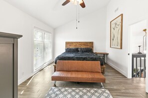 4 bedrooms, iron/ironing board, travel cot, WiFi - Marvelous Modern Spacious 4-bedroom house  near interstate and Top Golf.  (Omaha)