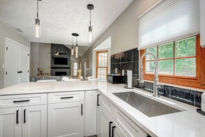 Private kitchen - BayLUXhome Deck FirePit Sleeps12 Kid & Pet Friendly

 (Indianapolis)