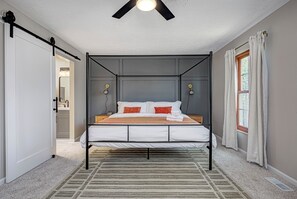4 bedrooms, iron/ironing board, WiFi, bed sheets