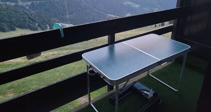 Appartement au pied des pistes- SuperbagnĂšres