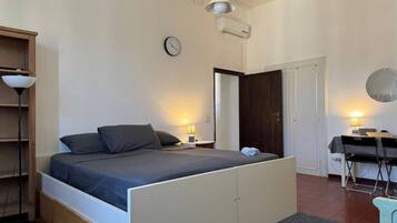 1 chambre, fer et planche Ă repasser, Wi-Fi, draps fournis