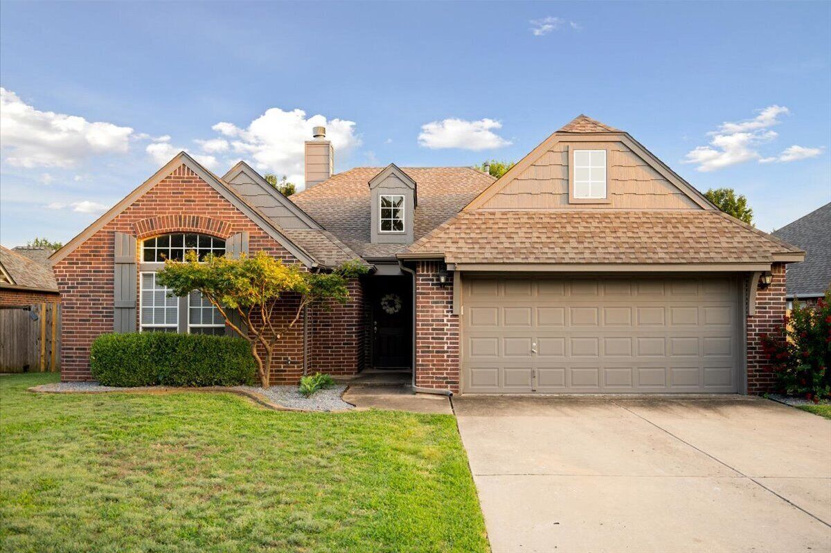 Glamorous Fox Hollow located in Bixby, OK