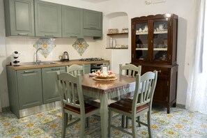 Oven, stovetop, dishwasher