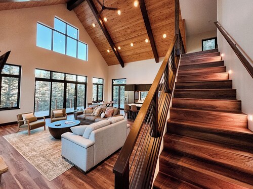 4 Bdrm Multi Family Mountain Retreat 30 min to Slopes!